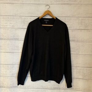 Brooks Brothers Men’s Wool Blend V- Neck Sweater.